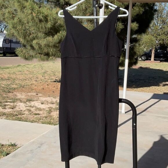 Take 50% OFF-Ann Taylor Shift Dress Black V-neck Spaghetti Straps,Size-4 - Picture 1 of 9